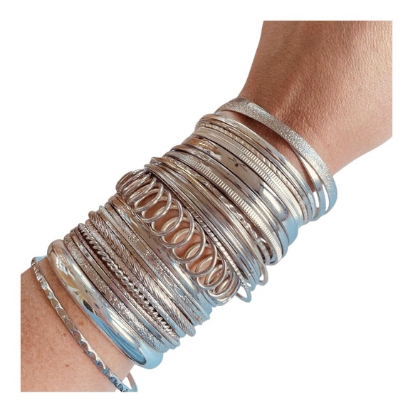 Set of 35 Thin Silver Tone Metal Y2K Style Glam Fashion Bangles Bracelets Stack - Picture 1 of 4